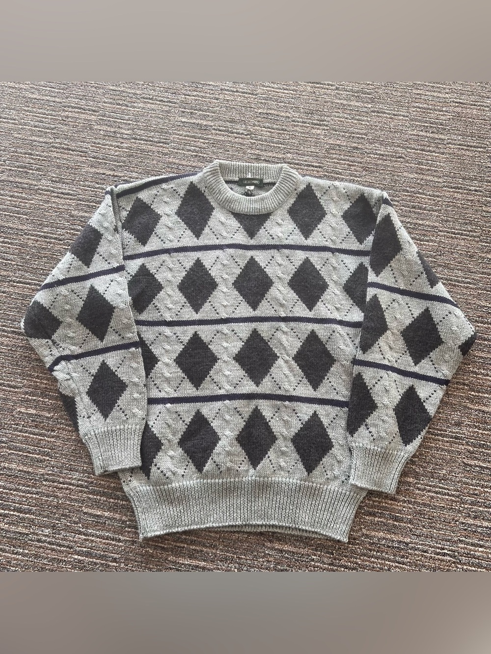 Vintage 90s Giordano Diomand Argyle Knit Sweater with a ribbed knit